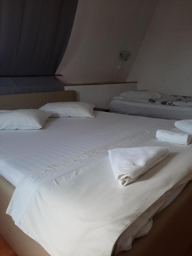 Piccola Italia Casa Racovita คลูจ-นาโปกา ภายนอก รูปภาพ