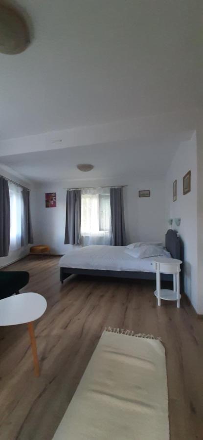 Piccola Italia Casa Racovita คลูจ-นาโปกา ภายนอก รูปภาพ
