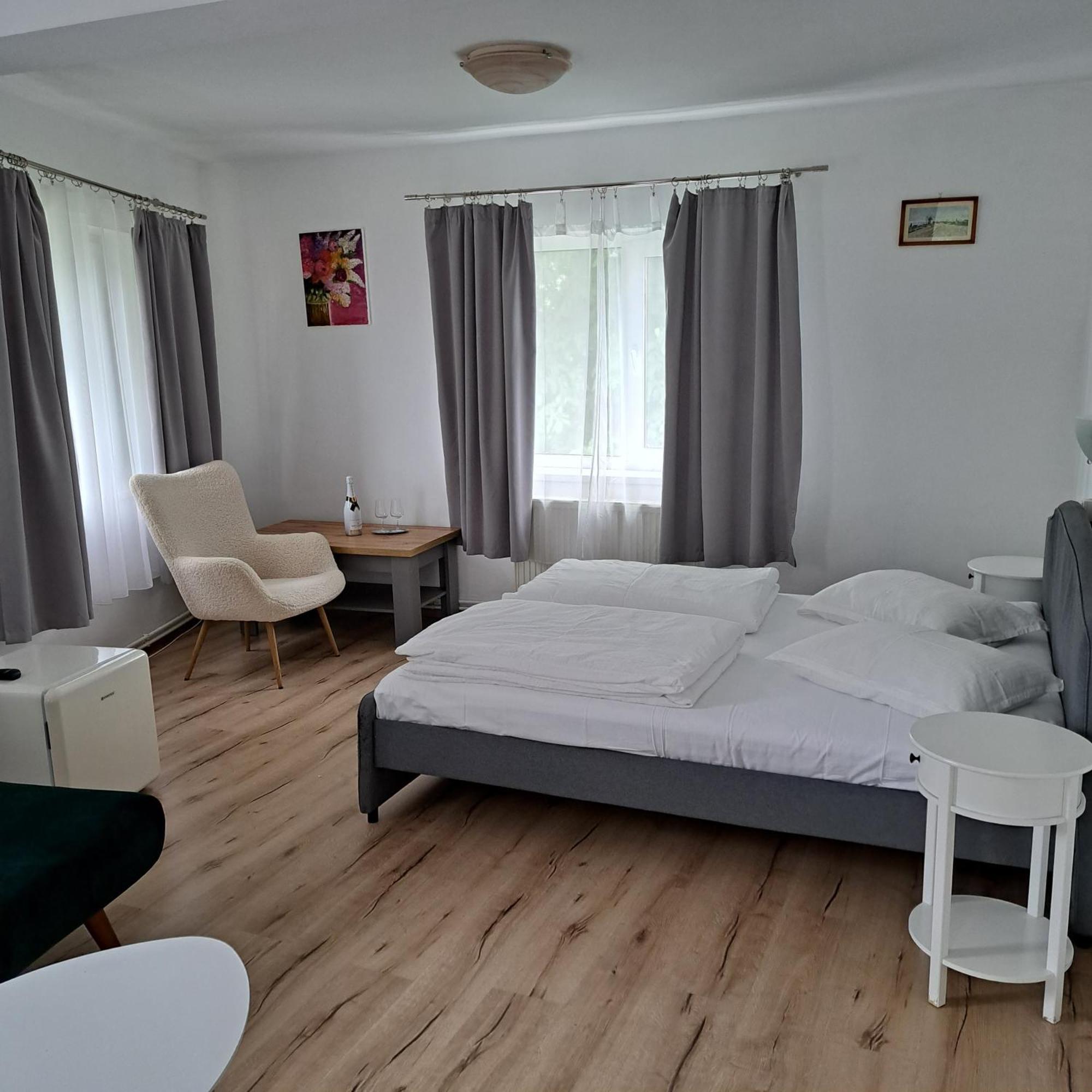 Piccola Italia Casa Racovita คลูจ-นาโปกา ภายนอก รูปภาพ